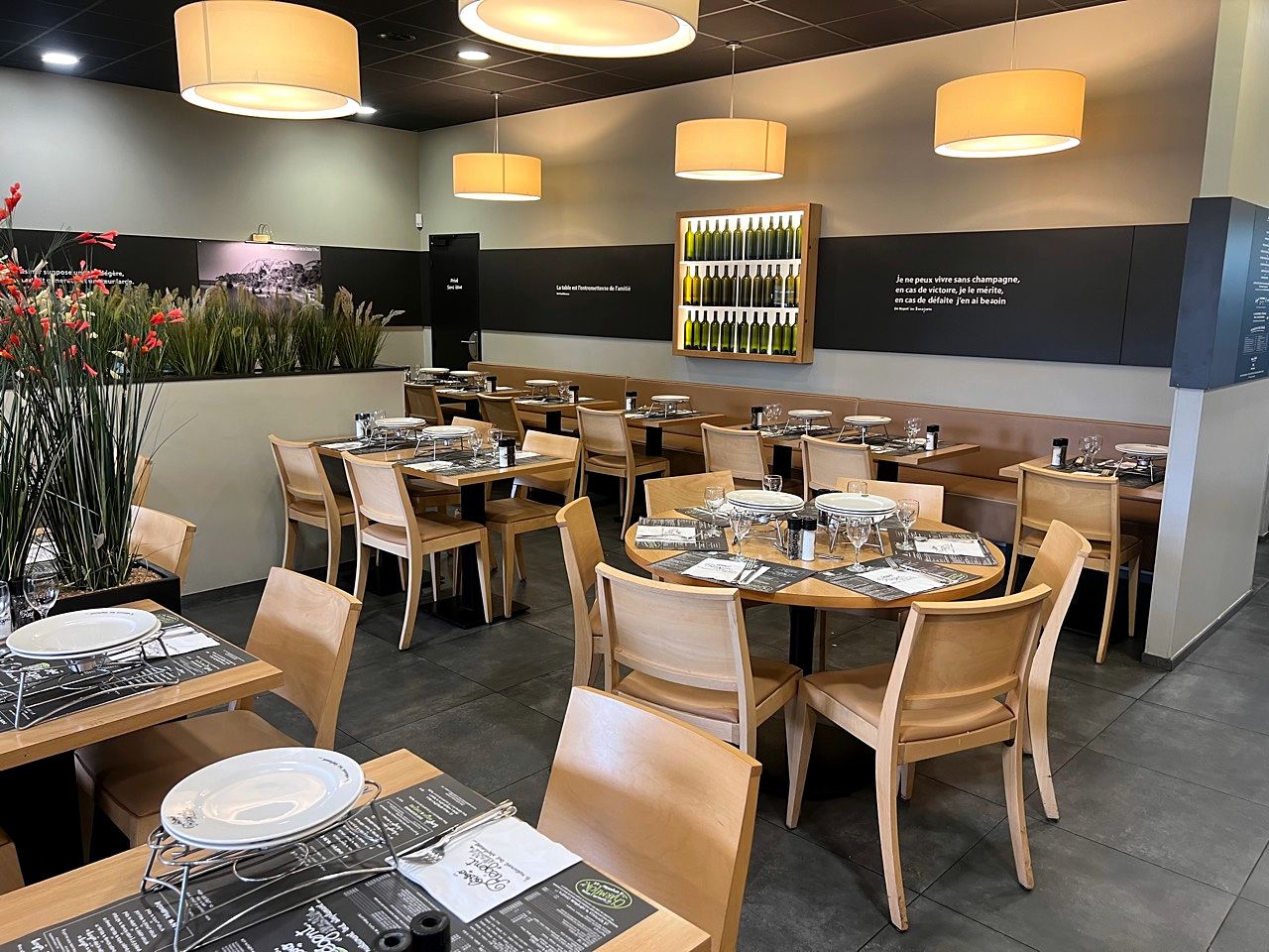 Salle dressée du Bistro Régent Aubagne