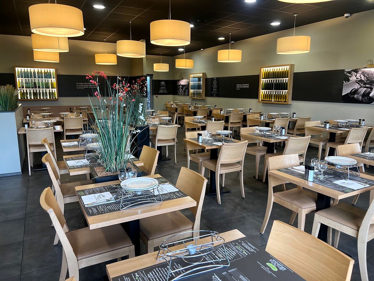 Grande salle du Bistro Régent Aubagne adaptée aux groupes