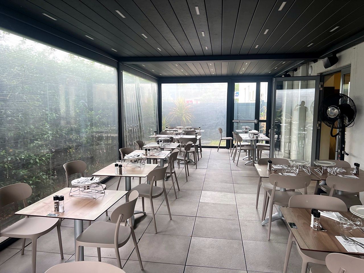 Terrasse couverte du Bistro Régent Aubagne